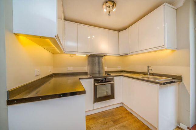 Flat 14, Aldersgate Court, 30, Bartholomew Close, London photo 4