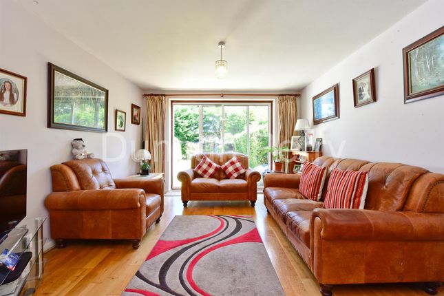 41, Aberdale Gardens, Potters Bar photo 2