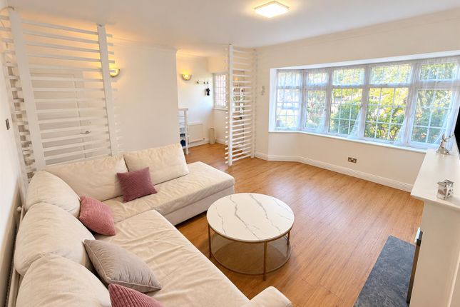 42, Sewardstone Gardens, London photo 3