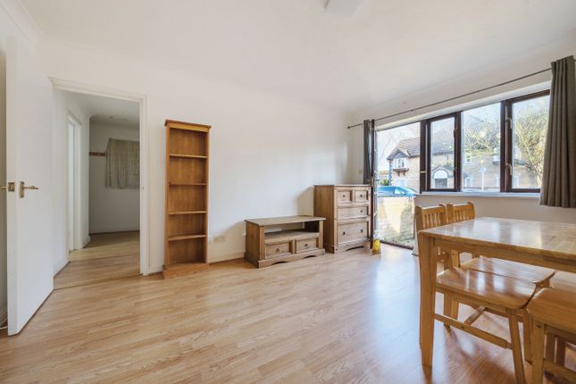 1-bed flat on Flat 2, Stonechat Court, 45, Swan Drive, Colindale, £275,000
