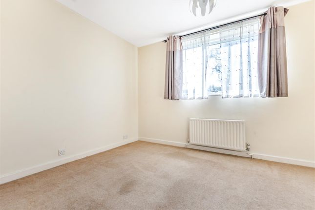 30, Rodwell Court, Walton On Thames photo 4