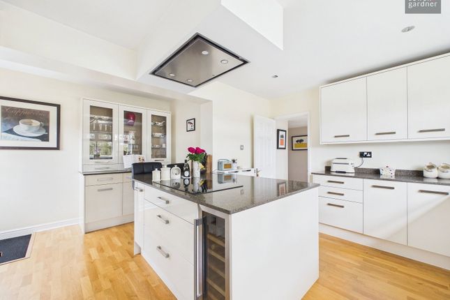 27, South Cottage Gardens, Rickmansworth photo 2