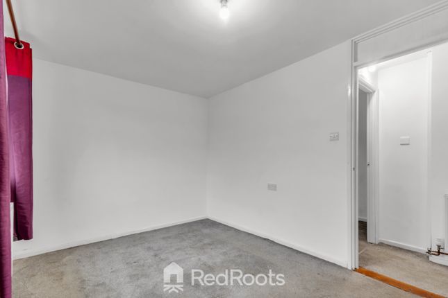 7, Wareham Close, Hull photo 3