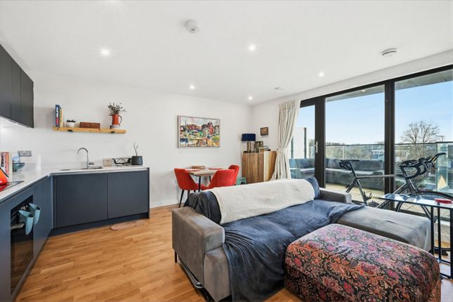 Flat 405, 20, Hawthorne Crescent, London photo 2