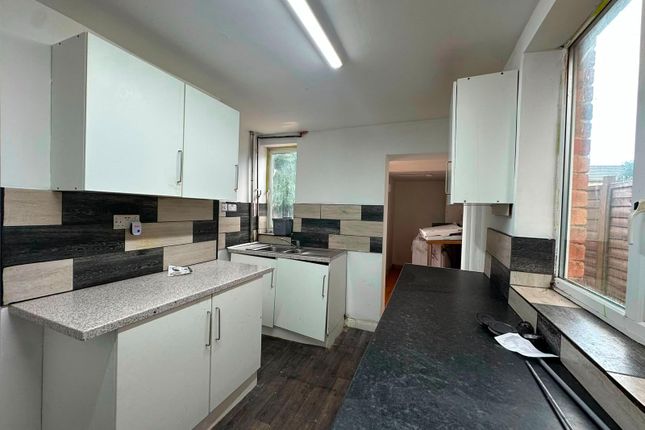 33 Dunstall Avenue, Leicester photo 5
