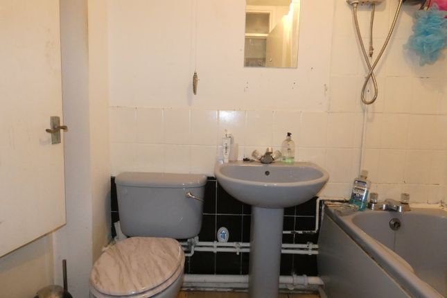 Flat C, 28, Harvey Crescent, Port Talbot photo 4