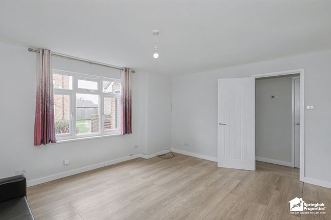 85, Flaxen Walk, Huntingdon photo 3