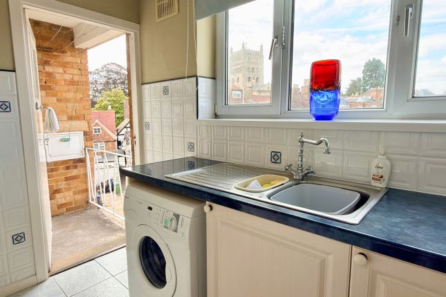 2 Avon Court, St Marys Lane, Tewkesbury photo 3