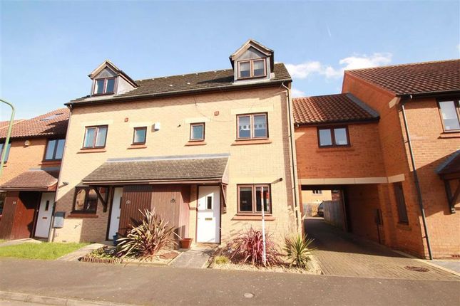 4 bed town house to rent in Langport Crescent, Oakhill, Milton Keynes MK5