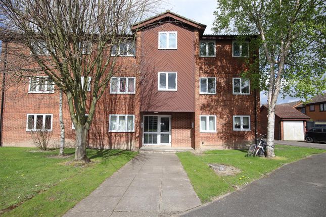 Thumbnail Property to rent in Speedwell Close, Cherry Hinton, Cambridge