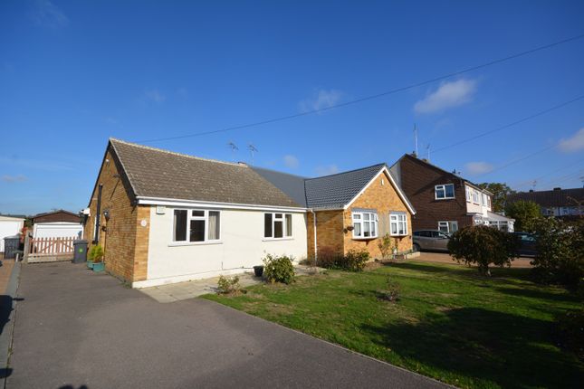 2 bed bungalow to rent in Walters Close, Chelmsford CM2