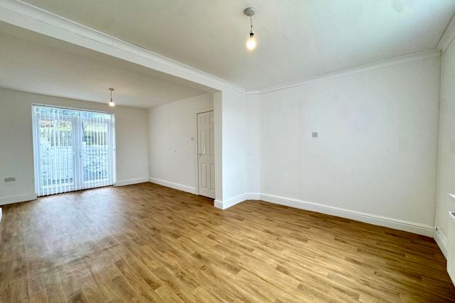 100 Garden City, Merthyr Tydfil photo 3