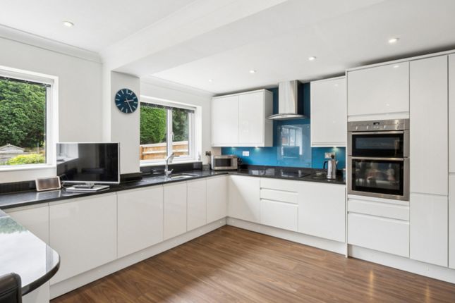 2, Holtspur Close, Beaconsfield photo 2