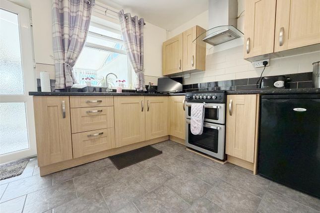 10, Gatacre Avenue, Oswestry photo 4