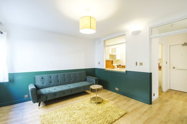 Flat for sale in Upper Thames Street, London