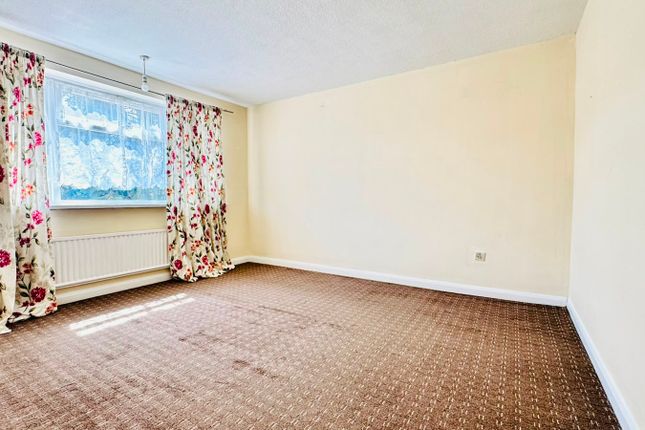 3, Rushdon Close, Grays photo 5