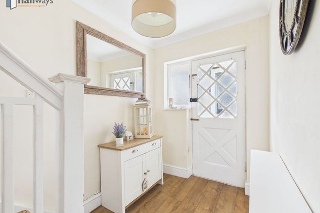 34 Gordon Road, Carshalton photo 2
