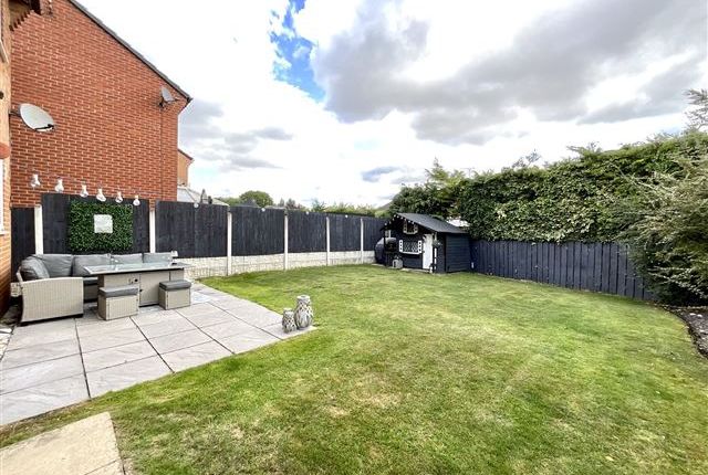 10, Whitehead Close Dinnington, Sheffield photo 4