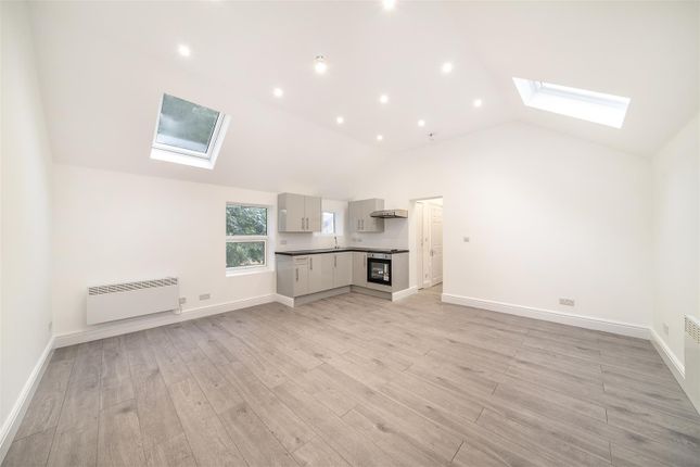 Flat to rent in Pembroke Road, South Norwood