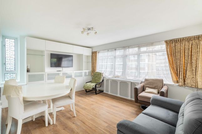 Thumbnail Flat to rent in Churchill Gardens, Pimlico