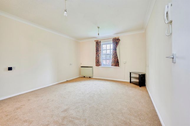 6, Farmadine House, Saffron Walden photo 3