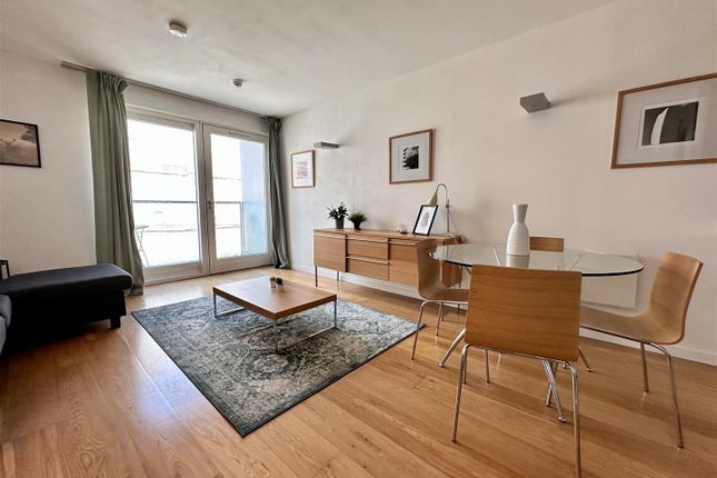 Apartment 504, Lumiere Building, 38 City Road East, Manchester photo 2