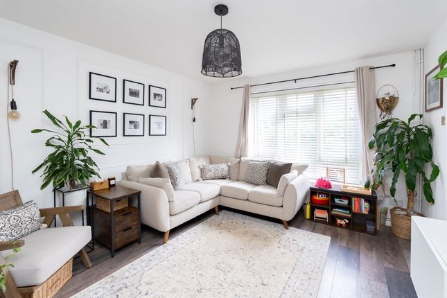 1, Warwick Close, Dorking photo 2