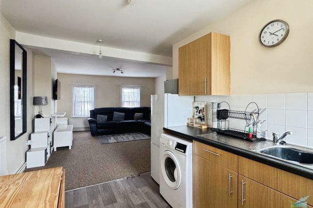 Flat 3, 35, Bullfields, Snodland photo 3