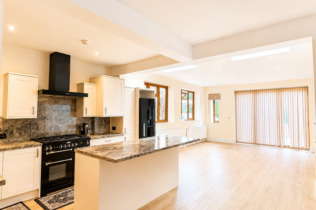 74, Otterfield Road, West Drayton photo 3