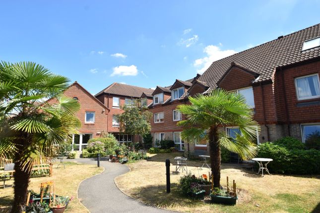 2-bed house on Flat 48, Bridge Court, Springfield Meadows, Weybridge, £299,950