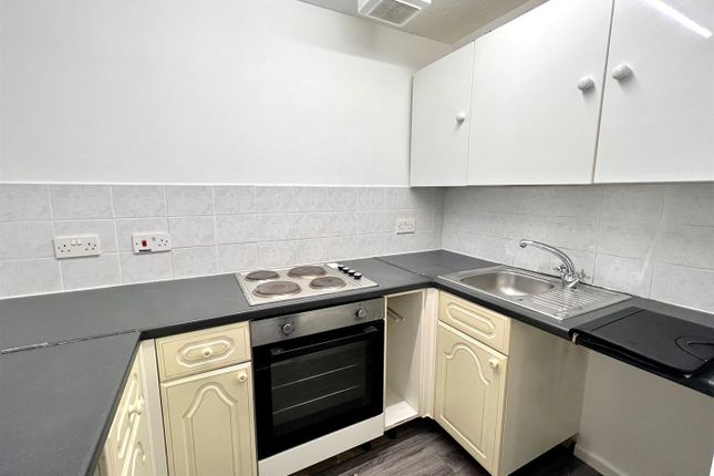 26 Ascot Court, India Road, Gloucester photo 3