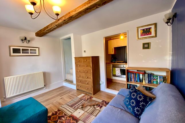 14, Cinderhills Road, HOLMFIRTH photo 4