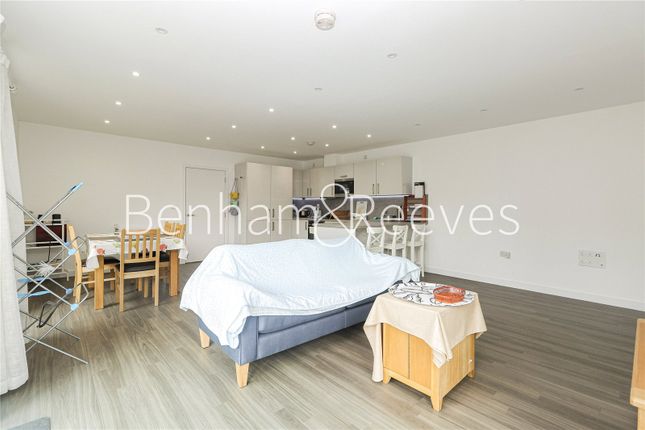 1, Farnsworth Drive, Edgware photo 5