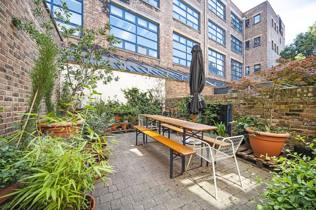 Maisonette for sale in Myddelton Street, Clerkenwell, London