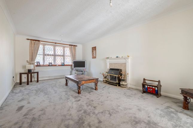 17 Faeroes Drive, Great Yarmouth photo 2