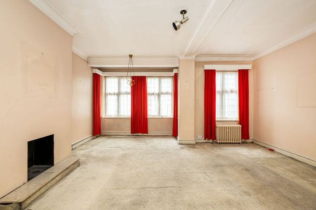 74, Wellington Court, St Johns Wood photo 2