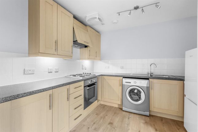 Flat 21, Guildmaster Court, Desborough Road, High Wycombe photo 3