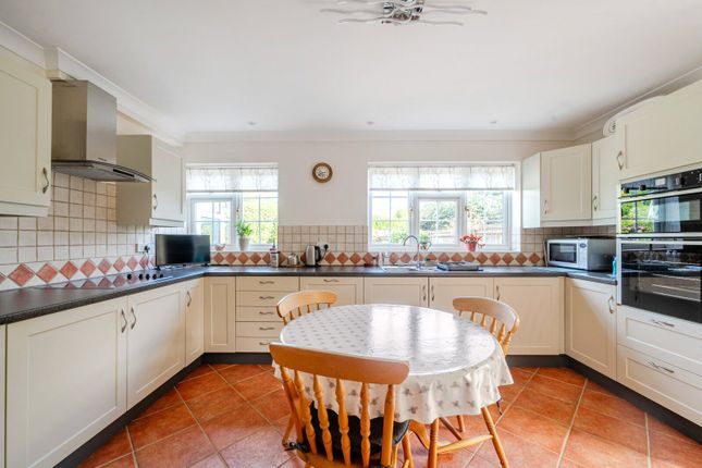 5, Chilmans Drive, Great Bookham photo 2