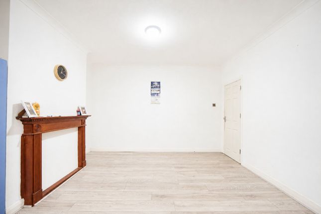 37, Sheringham Drive, Barking photo 3
