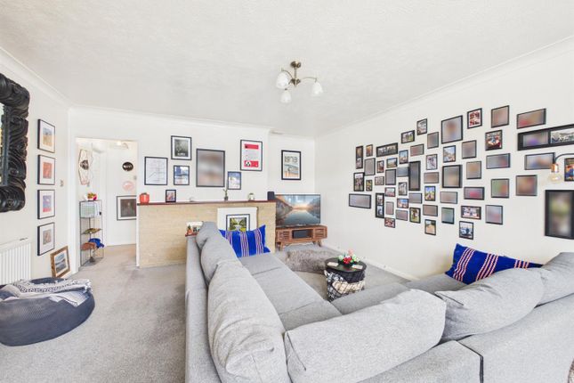 19, Malham Close, Lincoln photo 2