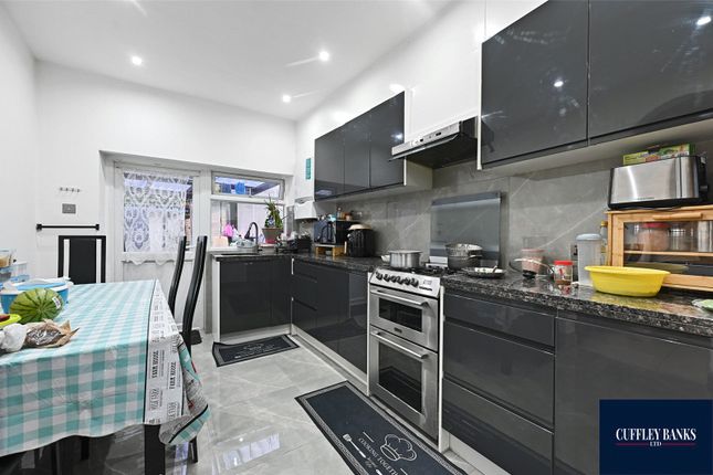 4, Westbury Avenue, Middlesex photo 2
