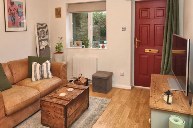 11, Courtenay Mews, Woking photo 4