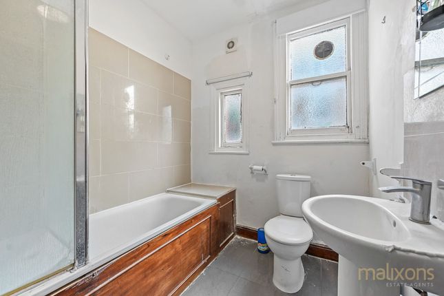 1-bed flat on 34C Gleneldon Road, London, £340,000