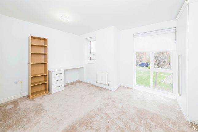 End terrace house for sale in Commonwealth Drive, Crawley