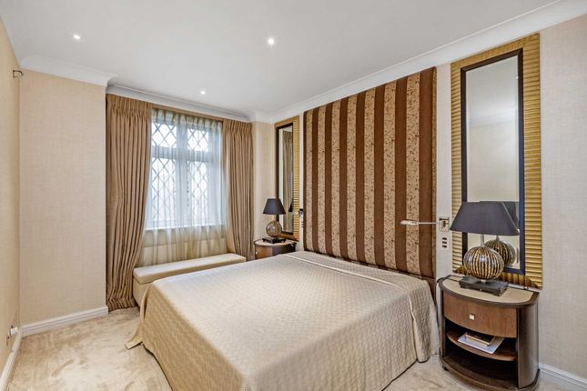 Flat for sale in Stone Hall, Kensington Green, London