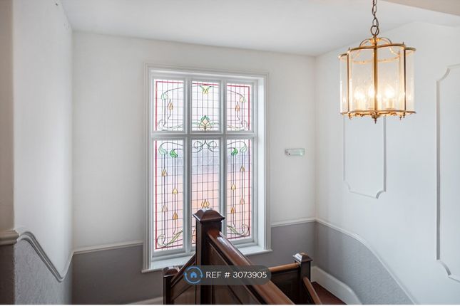Flat, The Drive, Hove photo 3