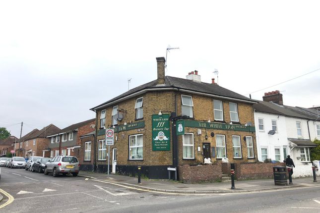 Thumbnail Pub/bar to let in Lower Farnham Road, Aldershot