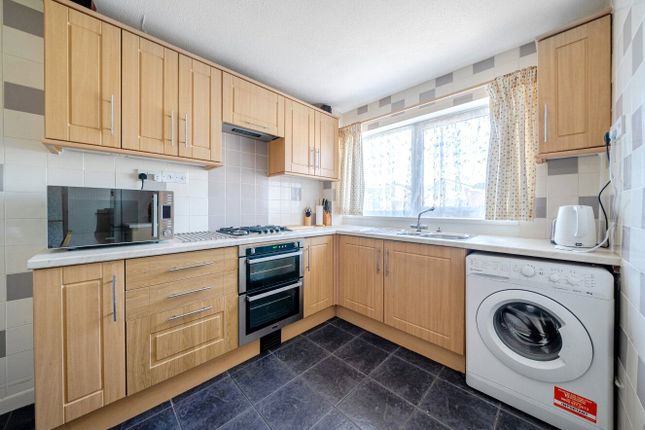 11, Vine Close, St Leonards photo 3