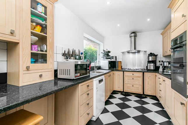 17, Bell Acre, Letchworth Garden City photo 2