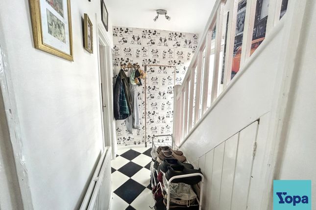 31, Billet Lane, Stanford-le-hope photo 4